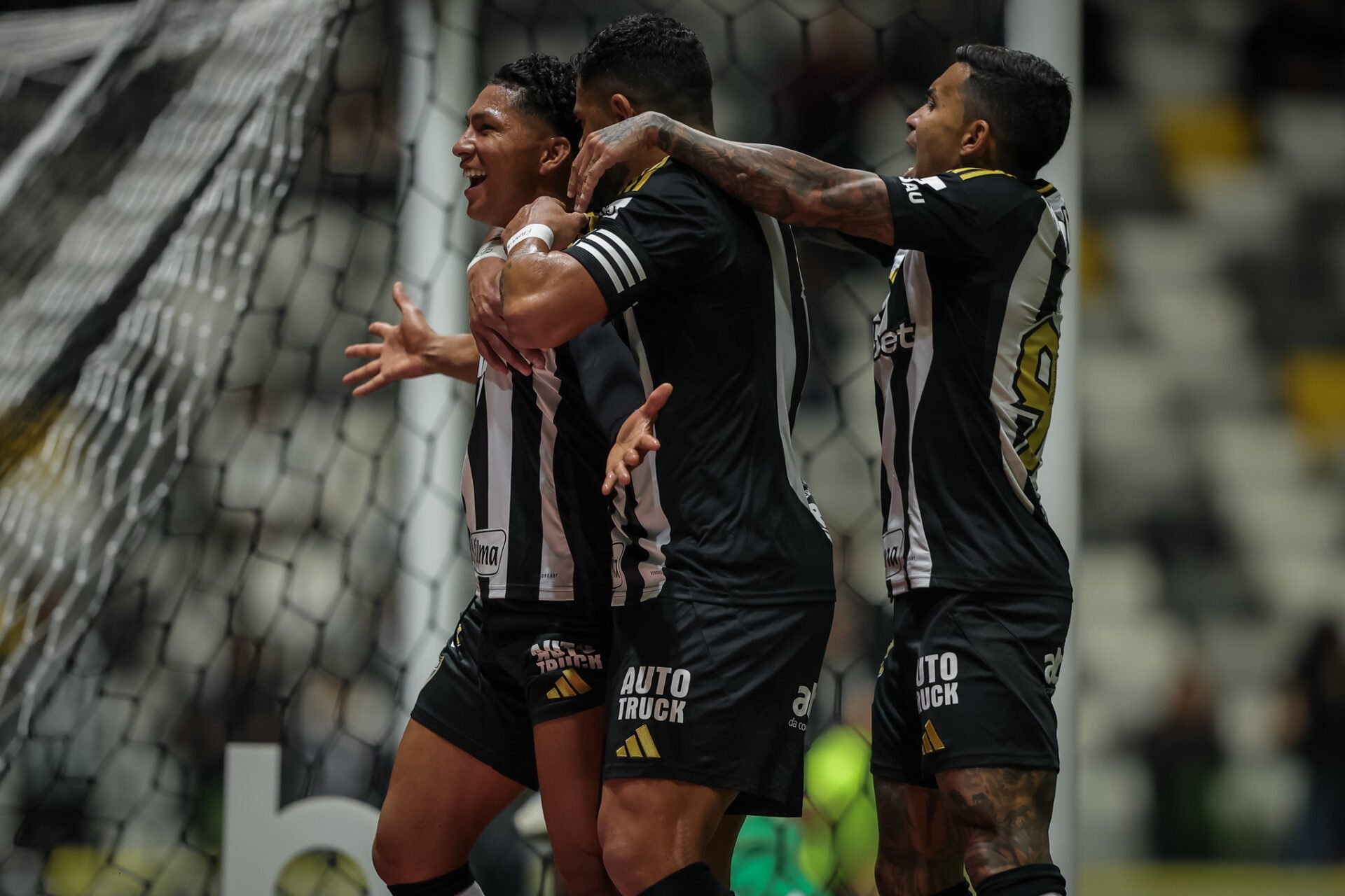 Jogadores do Atlético-MG comemora gol contra Inter (Foto: Pedro Souza / Atlético)
