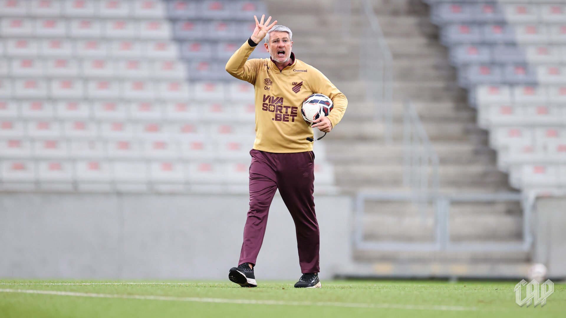 Odair Hellmann Athletico