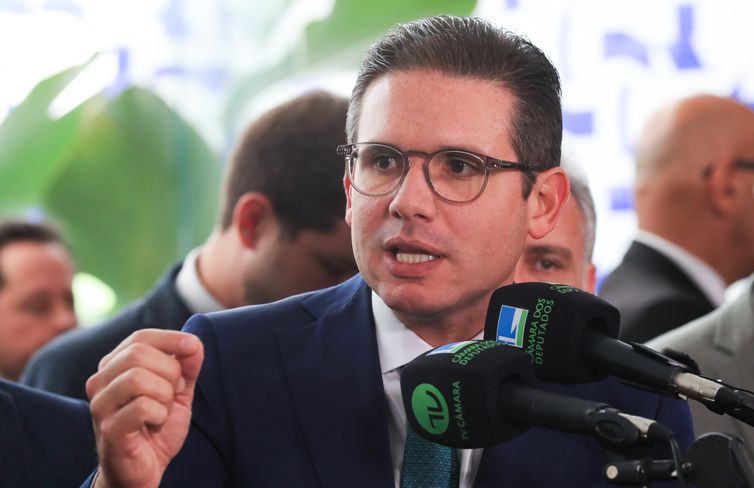 Presidente da Câmara dos deputados, Hugo Motta, durante coletiva à imprensa após a reunião de lideres.  Foto: Lula Marques/Agência Brasil